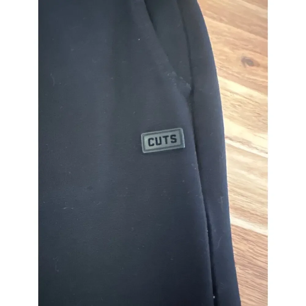 cuts xsmall black